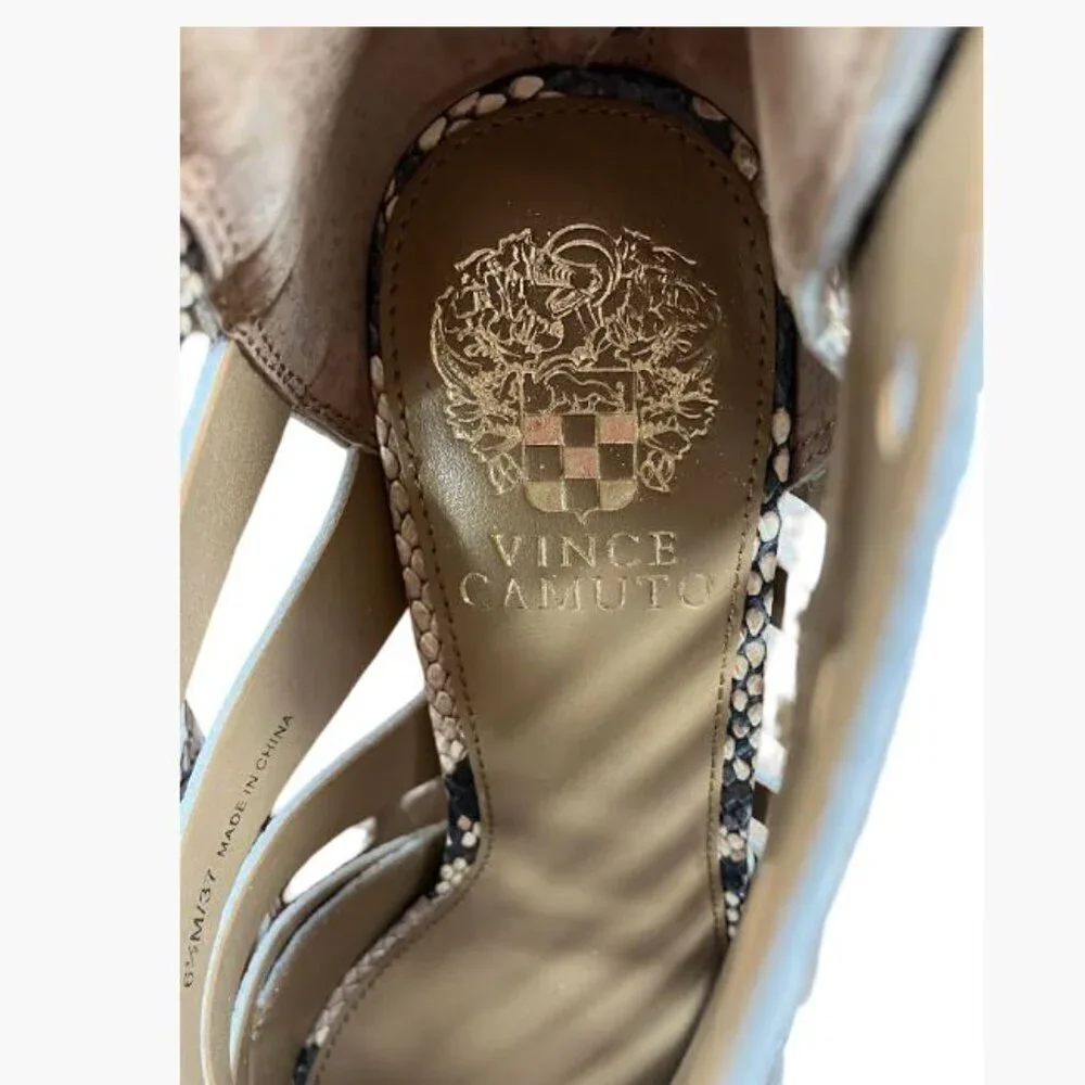 Vince Camuto High Heel Back Zip Peep Toe Snakeskin Shoes Booties Size 6.5 EUC